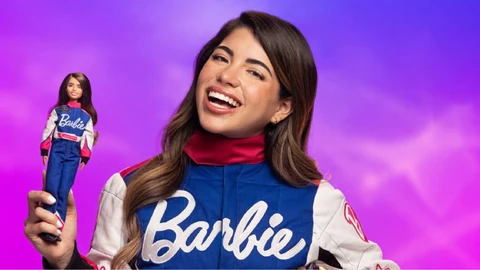 Piloto mexicana se convierte en una Barbie