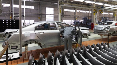 México rompe récords de exportación de autos, pero enfrenta crisis de financiamiento