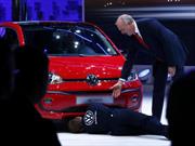 Comediante interrumpe presentación de Volkswagen para revivir el Dieselgate
