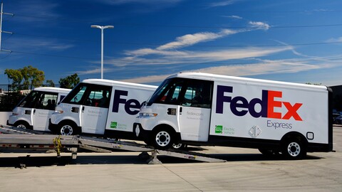 BrightDrop, la empresa de GM, entrega los primeros vehículos totalmente eléctricos a FedEx