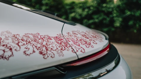 Un Porsche 911 GT3 Touring convertido en obra de arte