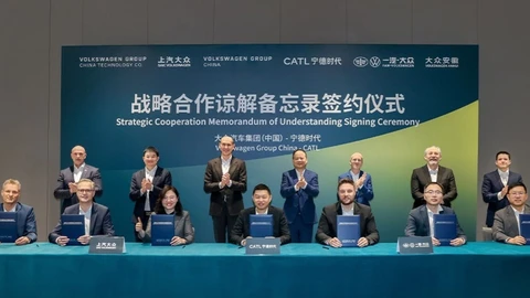 Volkswagen y CATL se unen para desarrollar baterías de bajo costo en China