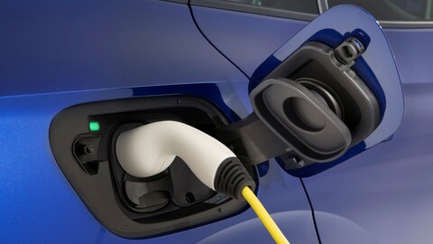 En Europa, las ventas de autos eléctricos e híbridos plug-in superan a las de diésel