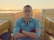 Video: Van Damme demuestra la precisión de la dirección Volvo haciendo un split