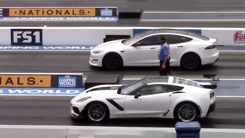 ¿Quién gana esta carrera entre un Chevrolet Corvette ZR1 y un Tesla Model S Plaid?