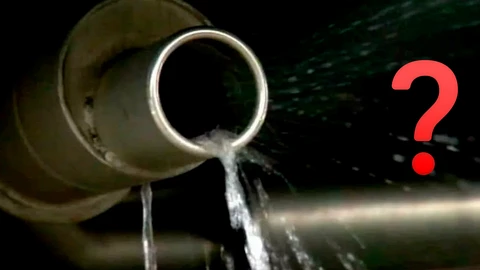 Esta es la razón por la que sale agua del escape de tu auto