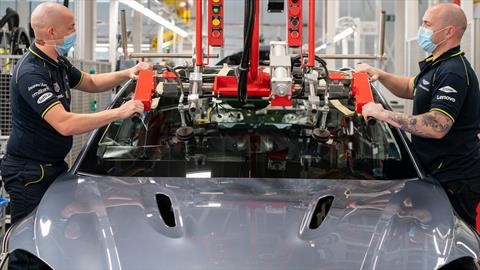 Aston Martin comienza nuevamente a fabricar sus autos