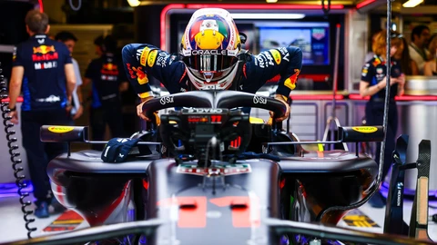 Checo Pérez, en pláticas con Red Bull para definir su futuro