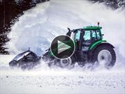 Video: Un tractor autónomo rompe un récord en la nieve
