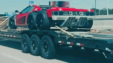 ¿Te gustaría tener un Ferrari Testarossa 6x6?