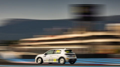 Lanza Peugeot Sport su nuevo 208 Racing TC6