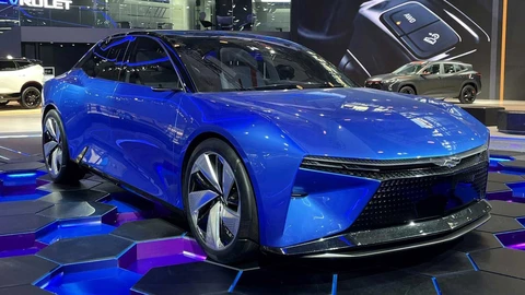 Chevrolet FNR-XE, un conceptual muscle-sedán electrificado se presentó en China