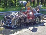 Desastre: Mercedes-Benz 300 SL Alas de Gaviota resulta totalmente dañado