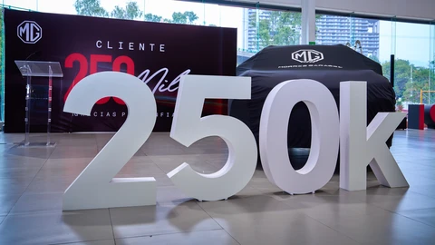 MG celebra 250,000 clientes en México