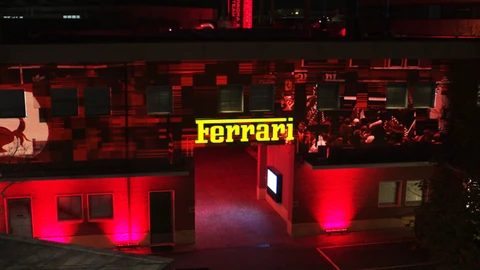Ferrari presenta su primer carro eléctrico con potencia brutal