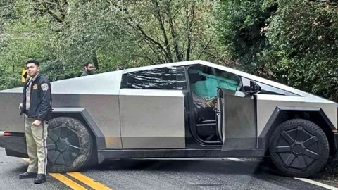 Tesla Cybertruck tiene su primer accidente en la vía pública