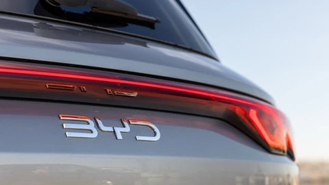 BYD asume directamente la comercialización de sus autos en Chile
