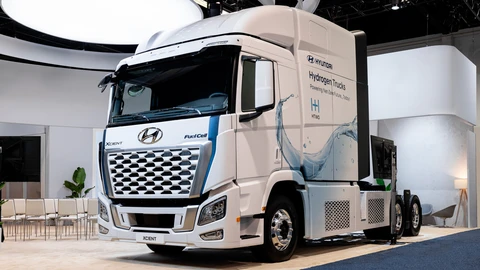 Hyundai presenta su camión de celda de combustible el Xcient en EUA