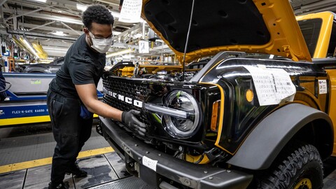 Ford estudia vender vehículos sin chips en Estados Unidos