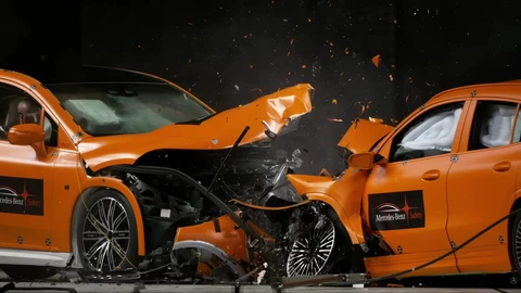 Video: mirá lo que pasa cuando se chocan dos SUV eléctricos