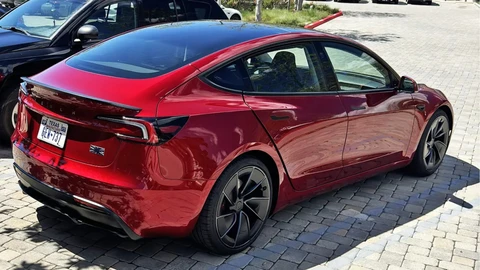 Tesla Model 3 Ludicrous, la variante más extrema es captada sin camuflaje