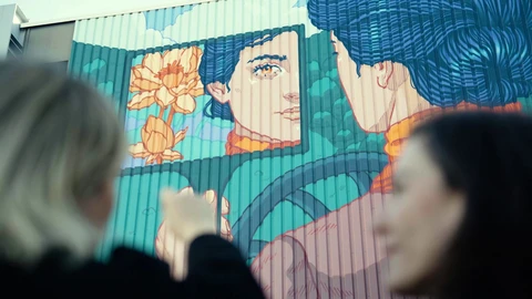 Dorothy Levitt, pionera del retrovisor, inspira un mural en la planta de SEAT y Cupra