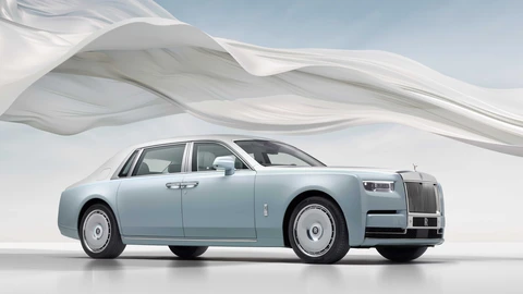 Rolls-Royce homenajea a su Espíritu del Extasis con un interior impresionante