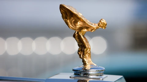 Rolls-Royce rinde homenaje al creador del Espíritu del Éxtasis