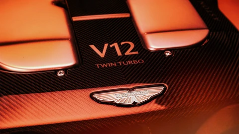 Aston Martin no se rinde y estrena un nuevo V12