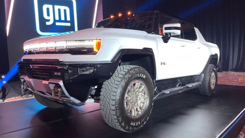 La GMC Hummer EV llega a México en 2025