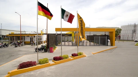 Continental celebra 50 años de su planta en México