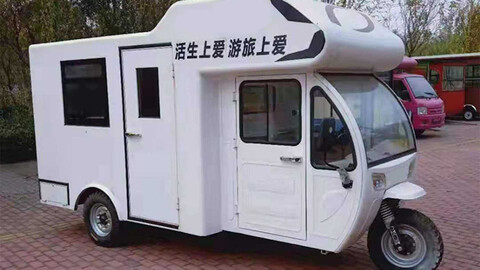 En China cruzaron un triciclo eléctrico con una casa rodante y esto fue lo que salió