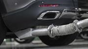 Mercedes-Benz recibe multa millonaria por alterar las emisiones de sus motores a diésel