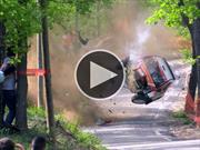Espectacular accidente en una carrera de rally
