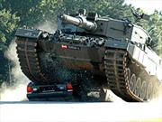 Video: Estos holandeses desafían a la muerte con un tanque Leopard 2