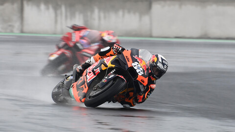 MotoGP 2022: KTM triunfa bajo la lluvia de Indonesia