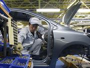 En las fábricas de Toyota reemplazan a los robots por personas