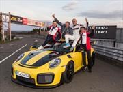 Video: Porsche 911 GT2 RS arrasa con todos los records en Nurburgring