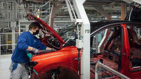 Volkswagen y Renault suspenden la producción en algunas plantas por la guerra entre Ucrania y Rusia