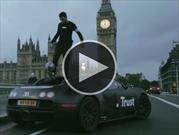 Video: Domina un balón de fútbol sobre un Bugatti Veyron 