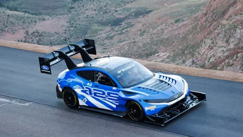 Ford Super Mustang Mach-E conquista Pikes Peak 2026