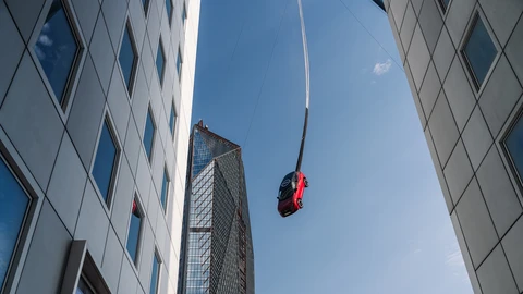 Nissan hace volar un Qashqai por los cielos de París