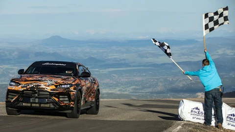 Lamborghini Urus rompe el récord del SUV más rápido de Pikes Peak