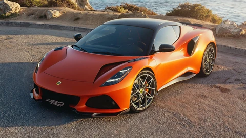 Lotus Emira 420 Sport, el tope de gama se luce con más potencia y menos peso