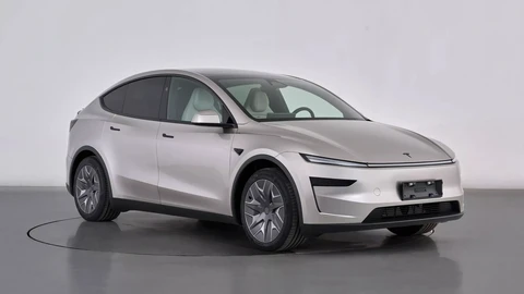 Tesla Model Y L 2026: tres filas de asientos, pero para seis pasajeros, más poder y autonomía