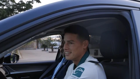 ¡Un Regalo de Campeones! Mazda entrega una CX-70 a James Rodríguez, la estrella del Club León