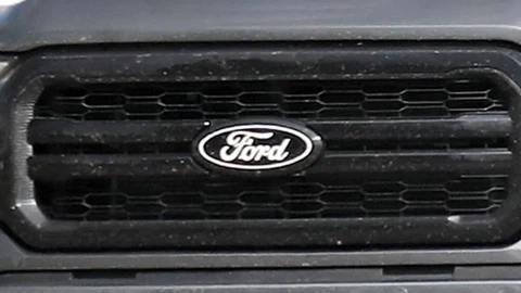 Ford también cambiaría su logo