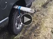 Video: Esta es la mejor manera de sacar su carro del barro