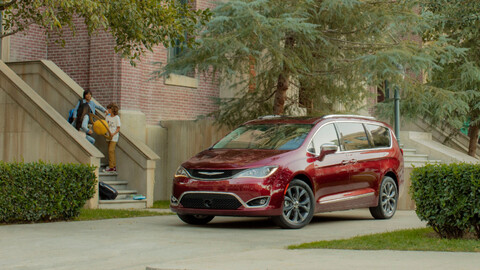 La Chrysler Pacifica es galardonada con el título de: mejor auto para viajar con niños