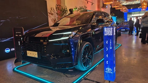 Toyota inició la venta en Chile de su primer modelo híbrido enchufable